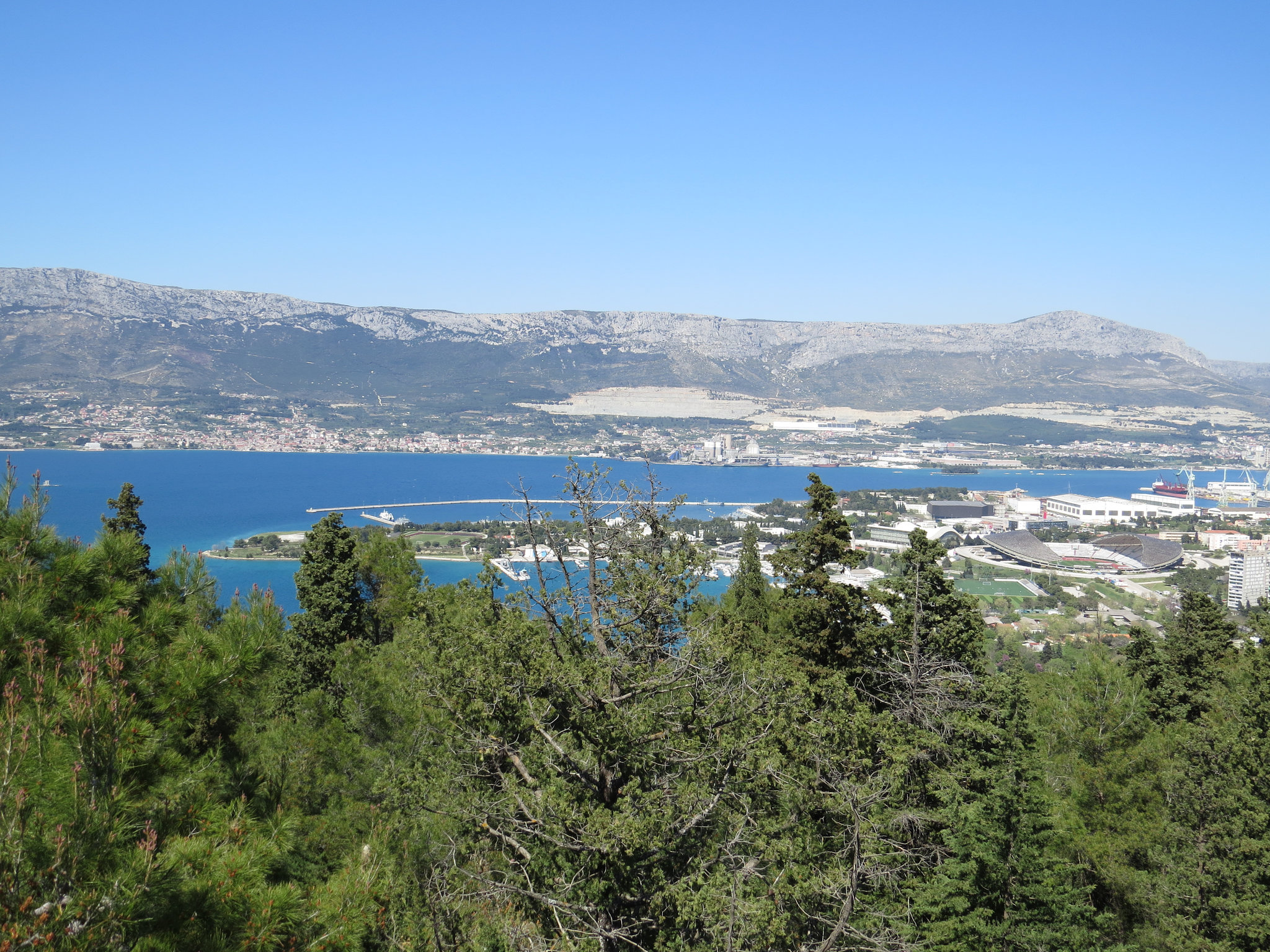 La baie de Kastela.