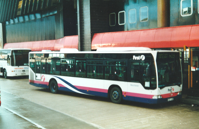 First Manchester 327 (W327 JND) in Rochdale – 10 December 2000 (452-23)