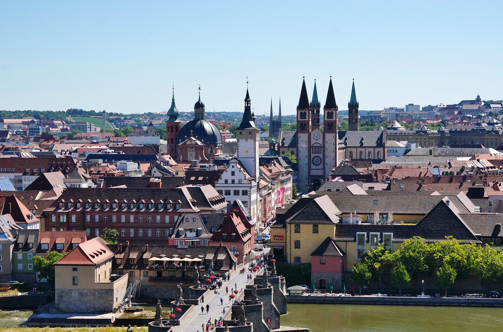 Würzburg an einem heißen Sommermorgen - Würzburg on a hot summer morning