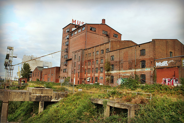 Ehem. Muskator-Werk am Hafenbecken C, stillgelegt im Jahr 2013 (Düsseldorf-Hafen) / 29.09.2016