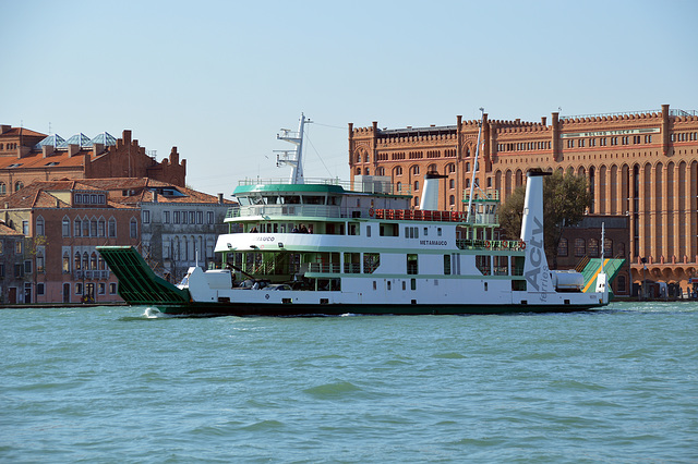 Autofähre MOTAMAUCO in Venedig