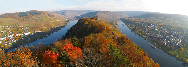 Moselschleife-Marienburg-Herbstpanorama