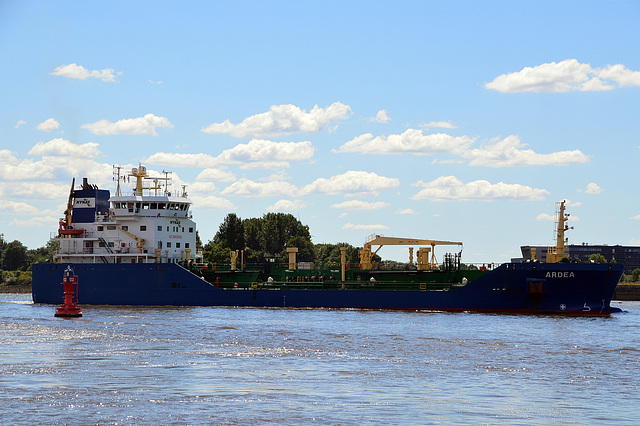 Asphalt und Bitumen Tanker ARDEA verlässt den Hamburger Hafen