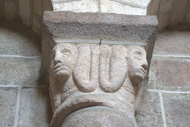 Chapiteau de l'abbatiale de Solignac