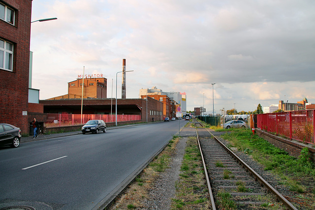 Weizmühlenstraße mit Hafenbahn (Düsseldorf-Hafen) / 30.08.2018