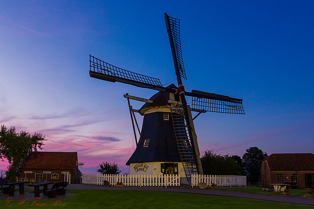 2015.08.07. - Ostfriesland, Werdum- Werdumer Muehle zur Blauen Stunde