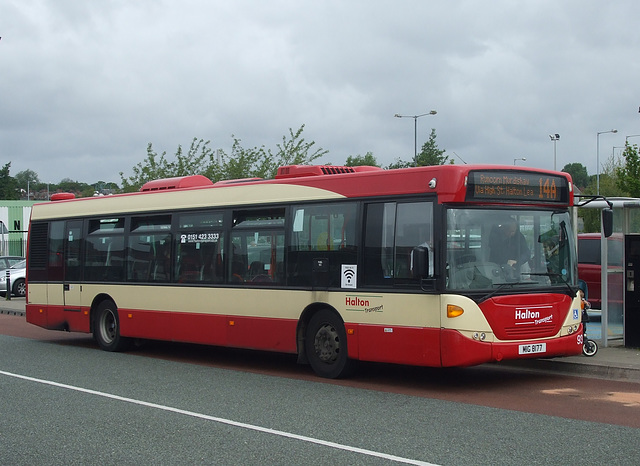 DSCF7792 Halton Borough Transport 93 (MIG 8177, YT09 BKZ) in Widnes - 16 Jun 2017