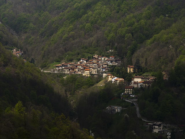 From Riabella, view overlooking the village of Rialmosso, other side of Cervo Valley