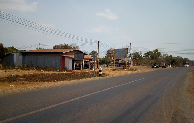 Route idéale pour les personnes allergiques aux meutes de touristes...  (Laos)