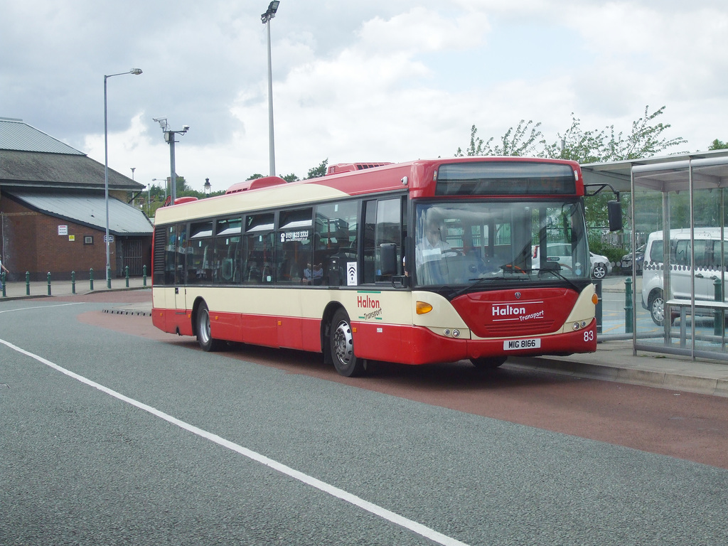 DSCF7703 Halton Borough Transport 83 (MIG 8163, YT09 BKG) in Widnes - 15 Jun 2017