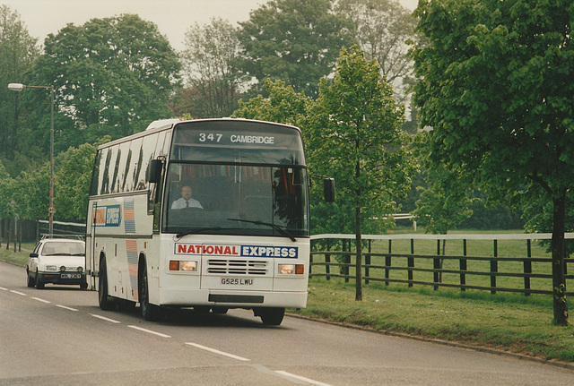 425/02 Premier Travel Services (Cambus Holdings) G525 GWU in Newmarket - 10 May 1994