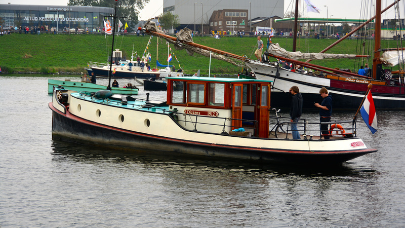 Sail 2015 – Tug Dickens