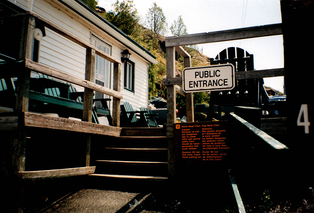 Entrée publique / Public entrance