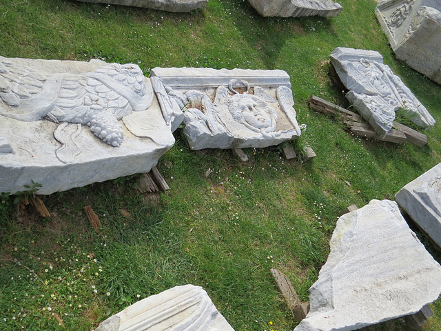 Manastirine : décorations de sarcophages.