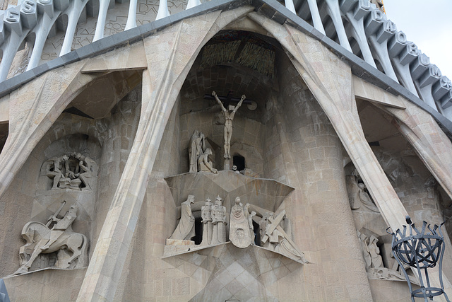 Barcelona, La Sagrada Família, Sculptural Group above Entrance