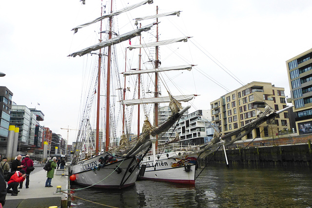 Im Sandtorhafen / Neue Hafencity