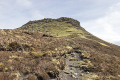 Final path to Dùn Caan summit