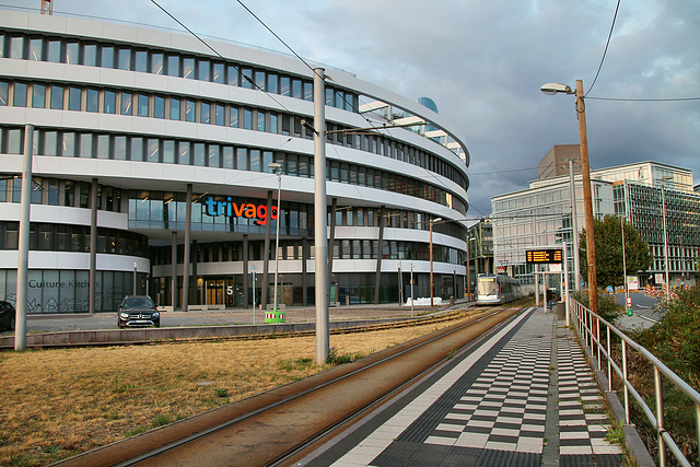 Straßenbahn-Haltestelle "Medienhafen, Kesselstraße" (Düsseldorf-Hafen) / 30.08.2018