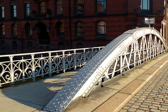 In der Speicherstadt:  Die Kannengießer Brücke