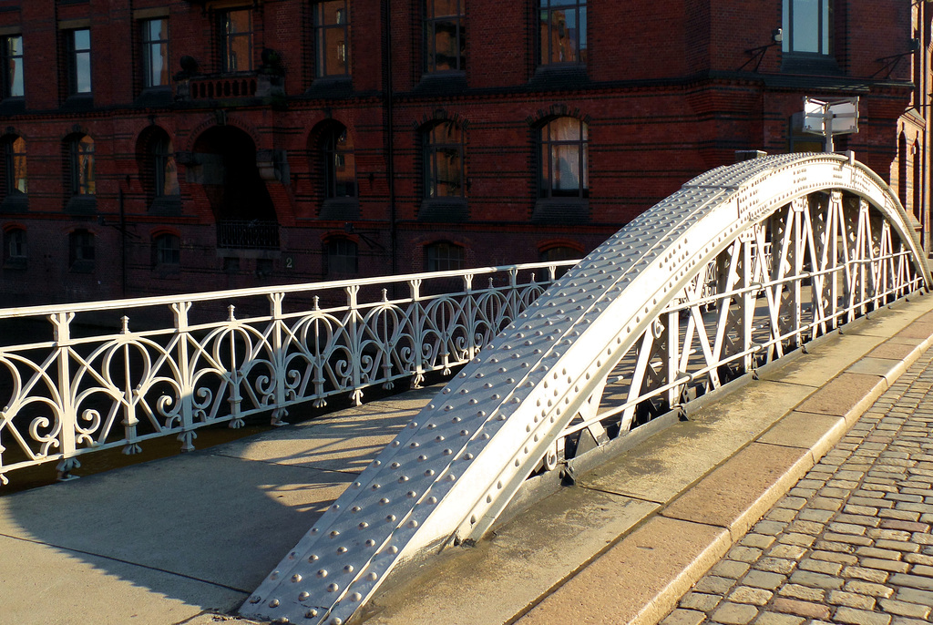 In der Speicherstadt:  Die Kannengießer Brücke