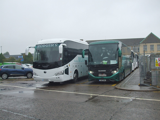 Rodger’s Coaches YC15 WDJ and Skills Coaches YN17 OHW at Melton Mowbray - 11 Sep 2018 (DSCF4533)