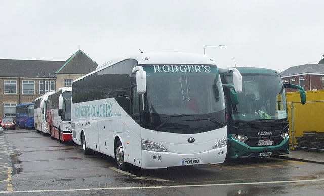 Coaches at Melton Mowbray - 11 Sep 2018 (DSCF4531)