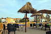 café et terrasse.