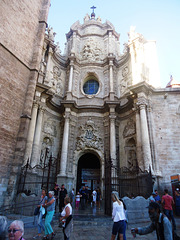 Valencia: puerta de la Catedral a pl. de la Reina.