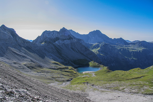 On a Hot September Day at 7.800 ft - auf 2.400 m bei 23° (270°)