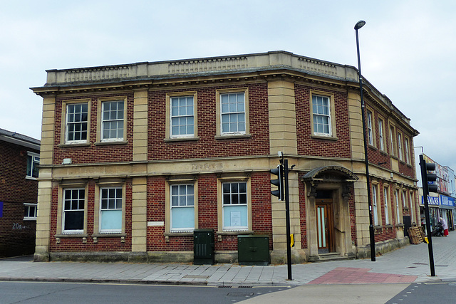 Lloyds Bank (closed), Woolston - 9 June 2020