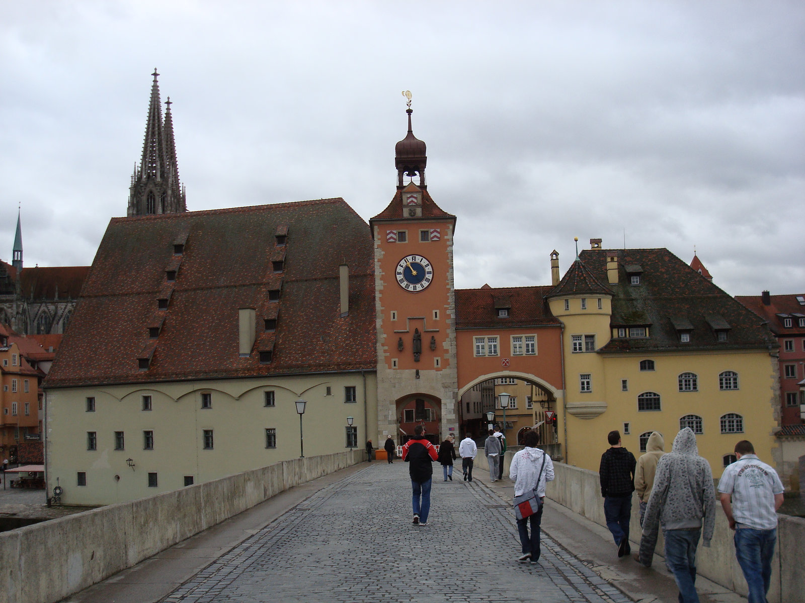 Steinerne Brücke mit Brücktor und Salzstadel