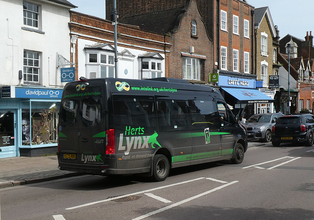 Unō (Universitybus) YE73 RBV (HertsLynx contractor) in Berkhamsted - 13 Apr 2024 (P1170810)