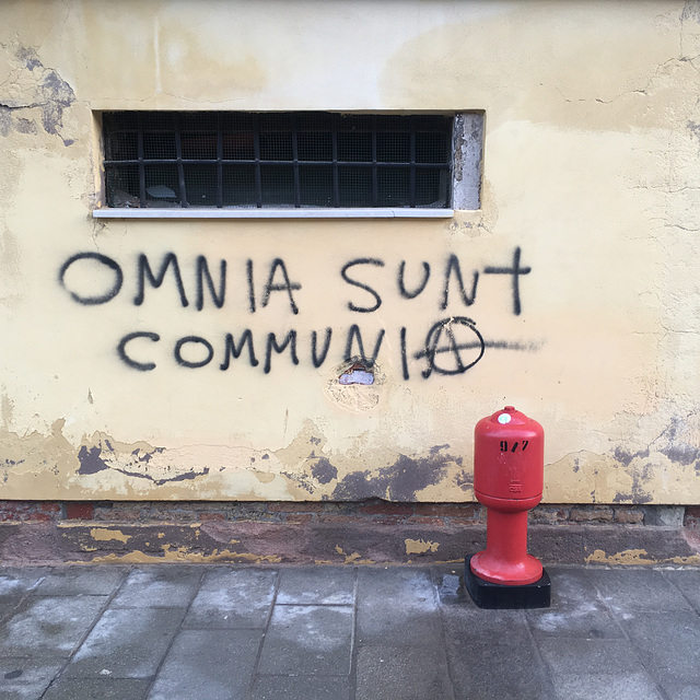 OMNIA SUNT COMMUNIA.