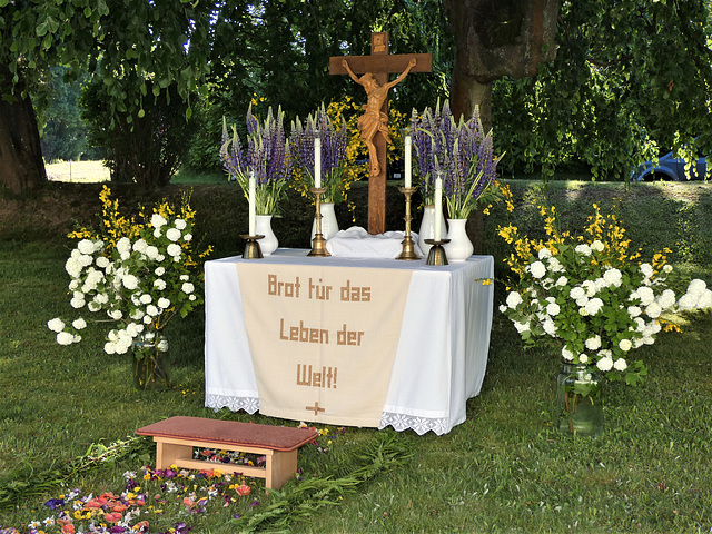 Fronleichnamsaltar an der Kirche