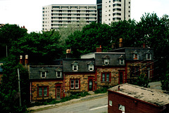 Les seules maisons épargnées par les feux de St-Johns.