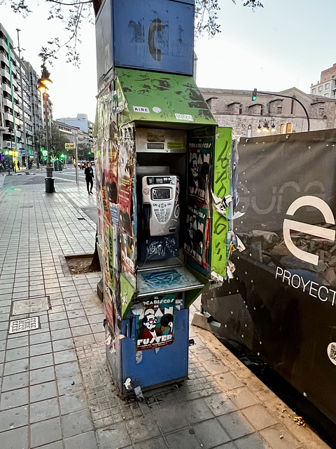 Valencia 2022 – Telephone