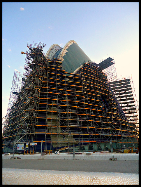 Valencia: edificio El Ágora, en construcción, 1