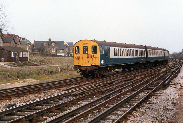 Class 501 emu approaching Richmond - 23 March 1984