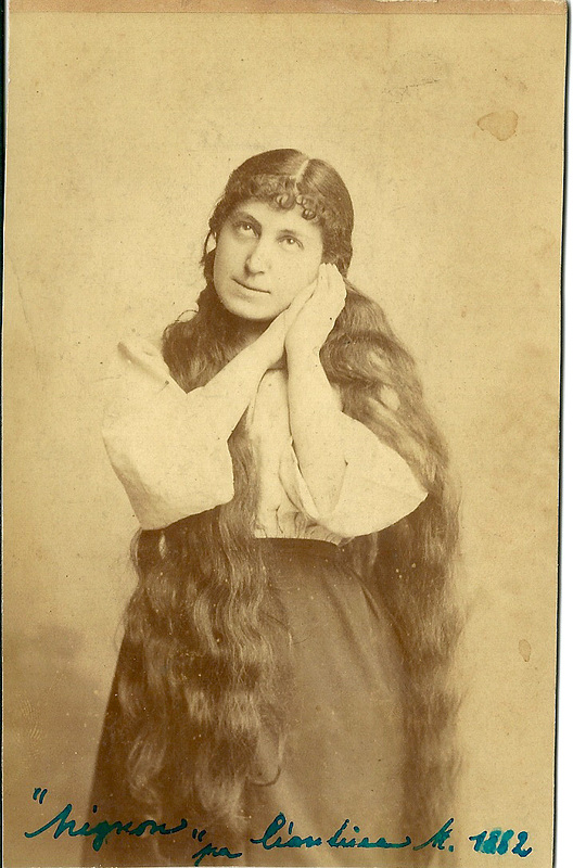 Leontine Mendes by Benque