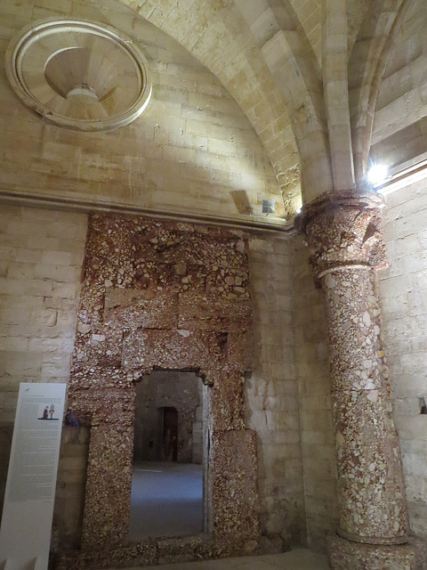 Castel del Monte, intérieur.