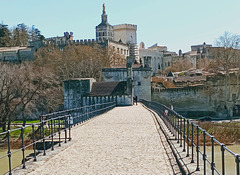 Sur le pont d'Avignon...