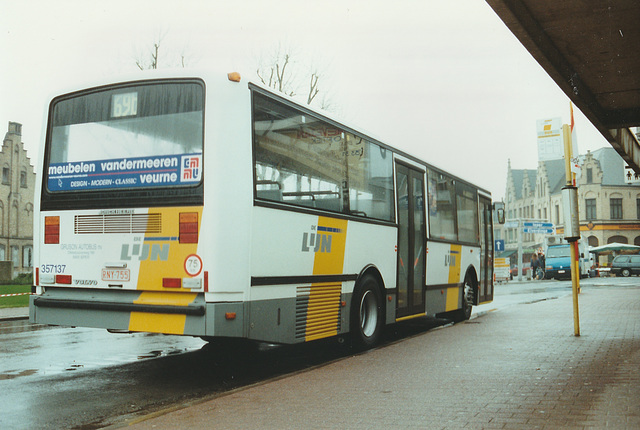 De Lijn contractor - Gruson Autobus 357137 (RNY 755) in Poperinge - 28 Apr 2000