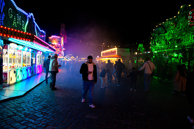 Manchmal möchte ich schon wissen, was es so wichtiges zu sehen gibt auf den kleinen Bildschirmen.