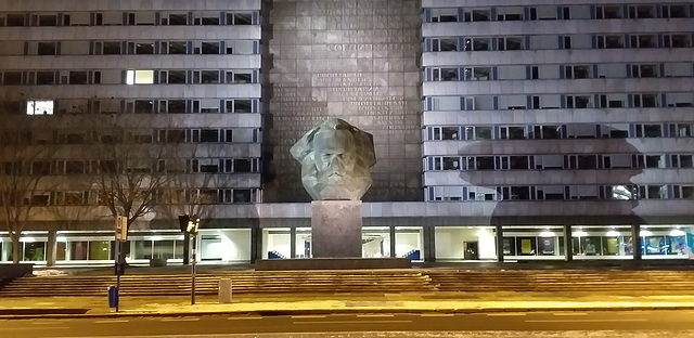 Karl-Marx-Denkmal an der Brückenstraße(DDR zeiten Karl-Marx-Allee)