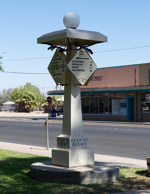 Holtville historic direction post (#0764)