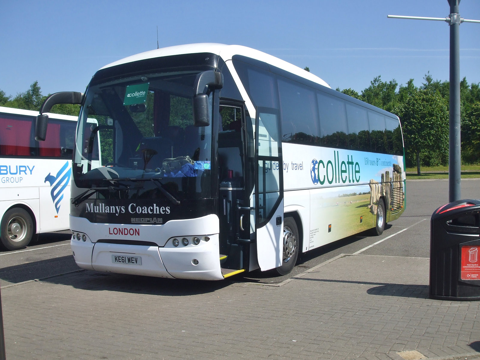 DSCF8139 Mullaneys Coaches KE61 WEV at Norton Canes Service Area - 17 Jun 2017