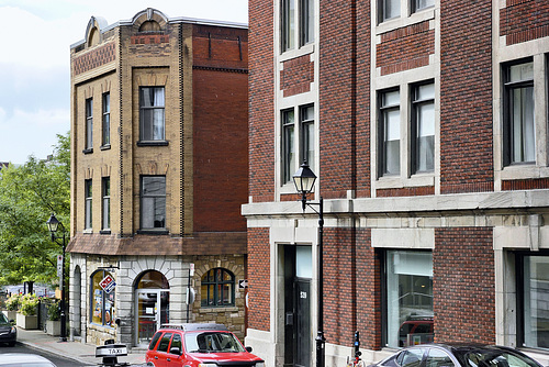 Pizza Restaurant – Bonsecours Street at Champ-de-Mars, Montréal, Québec