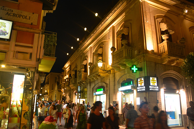 Corso Umberto by night
