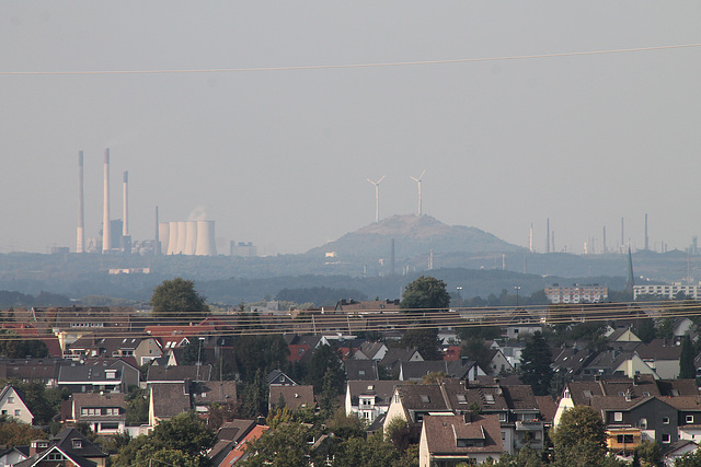 Blick auf die Silhouette von GE-Scholven (Essen-Byfang) / 25.09.2016