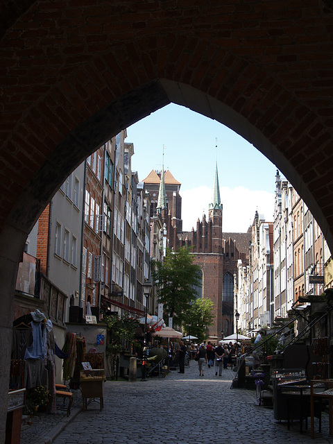 Parafia Wniebowzięcia Najświętszej Maryi Panny through Brama Chlebnicka Arch